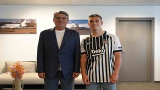 Beşiktaş: Profesyonel futbolcu Leandro Trossardın kalıcı transferi konusunda oyuncu ve kulübü Arsenal ile görüşmelere başlanmıştır.