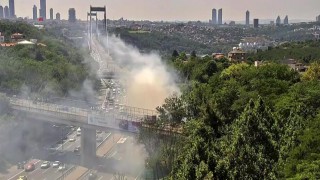 Beykozda kamyonet alev alev yandı
