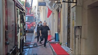 Beyoğlu İstiklal Caddesinde restoranda çıkan yangın söndürüldü