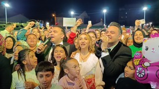 Bilecikte Rumeli rüzgarı eserken, Orhan &amp; Kemal kardeşler binlerce kadını coşturdu