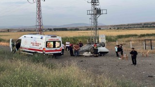 Bingölde otomobil takla attı: 3 yaralı