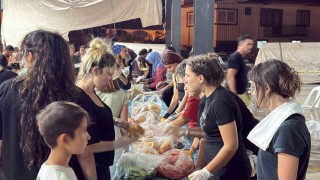 Bir yanda alevlerle mücadele, bir yanda yürek ısıtan dayanışma