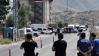 Bitliste otobüs durağında şüpheli paket alarmı