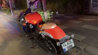 Boluda otomobille çarpışan motosikletli yaralandı