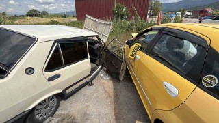 Boluda ticari taksi ile otomobil çarpıştı: 5 yaralı