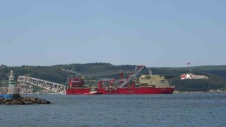 Boru döşeme gemisi JSD 6000 Çanakkale Boğazından geçti