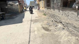 Bozuk yollar mahalleliyi isyan ettirdi