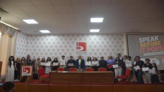 BŞEÜde İngilizce Yılsonu Gösterisi büyük beğeni topladı