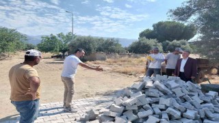 Buharkent'te bozulan sokaklarda kilit parke çalışması sürüyor