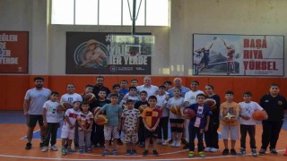 Bulanıkta yaz spor okulları öğrencilerine Kaymakam Koşansundan moral ziyareti