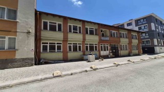 Bulunduğu sokağa renk katan Sevgililer ve Aşıklar Parkı artık yok