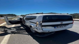 Burhaniyede otomobiller çarpıştı