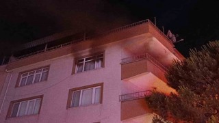 Bursada apartman dairesinde çıkan yangın paniğe neden oldu