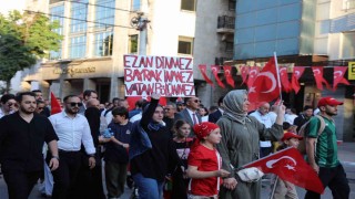 Bursada Demokrasi ve Bayrak Yürüyüşü