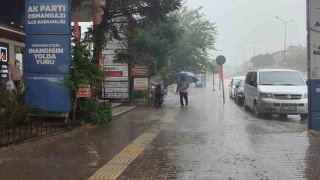 Bursada yollar göle döndü, vatandaşlar zor anlar yaşadı