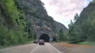 Bütün trafik kurallarını hiçe sayan sürücü görüntülendi
