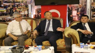 Büyükelçi Kazakbayev: Kırgızistan ile Türkiye arasındaki ticaret hacmi hedefi 5 milyar dolar^