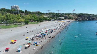 Büyükşehirden Konyaaltı Sahilinde 7/24 temizlik mesaisi