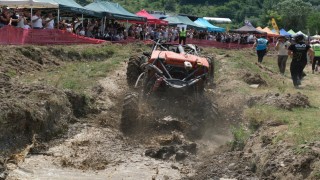 Çamur ve adrenalin Yenicede buluştu: Off-Road tutkunları nefes kesti
