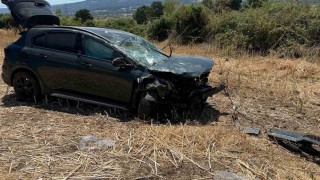Çanda otomobil tarlaya uçtu: 2 yaralı