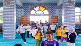 Canik Belediyesinden gençlere dondurma ikramı