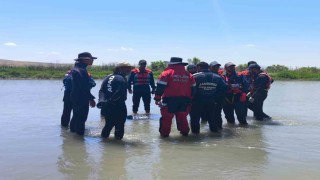 Çaya düşerek kaybolan küçük çocuğun cansız bedenine ulaşıldı