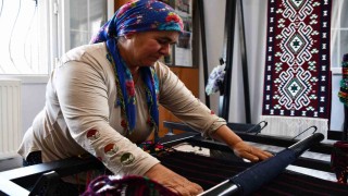 Cefakar anne, heybe yaparak dört çocuk okuttu