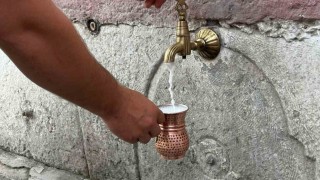 Çeşmelerden ayran aktı