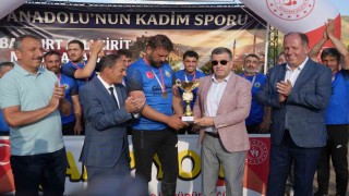 Cirit finalinde geri dönüş: 7 puan geriden geldi, yarım puan farkla Bayburt şampiyonu oldu