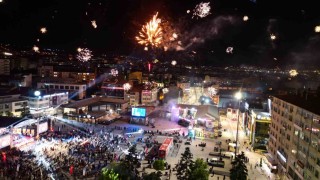 Çorumda festival coşkusu havai fişek gösterisiyle zirveye çıktı