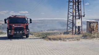 Çorumda örtü yangınını itfaiye söndürdü