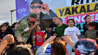 Çorumda rap konserinde özel bireyler doyasıya eğlendi