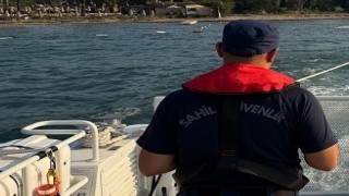 Deniz yatağı ile sürüklenen şahısları sahil güvelik kurtardı