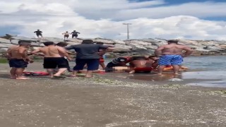 Denizde fenalaşan vatandaşa dakikalarca kalp masajı yapıldı