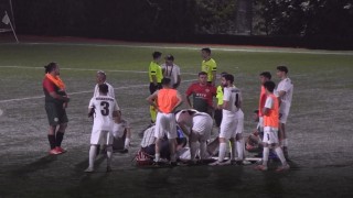 Denizlide rakibiyle çarpışan futbolcu hastaneye götürüldü