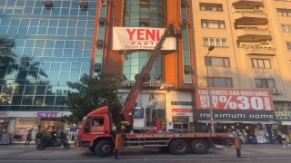 Denizliye Yeni Parti tabelası asıldı
