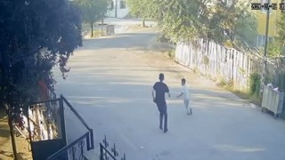 Deprem anında çocukların panik dolu kaçışı kamerada