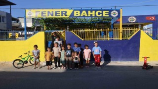 Depremde evi yıkıldı, yeni evini satın aldıktan sonra ilk işi Fenerbahçe aşkını yaşatmak oldu
