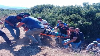 Dereye devrilen traktörün sürücüsü hayatını kaybetti