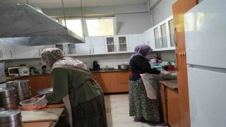 Devlet destekledi, anne ve kızı azimle başardı: 11 yıldır köydeki restoranda damakları şenlendiriyorlar