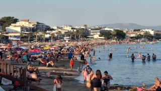 Didim sahillerini tatilciler doldurdu