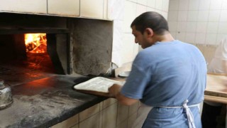 Diyarbakırda 60 derece sıcakta ekmek mesaisi