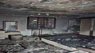 Diyarbakırda yangında 2 kadın, merdivenli araçla tahliye edildi