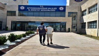 Dolandırıcılık suçundan aranan şahsı polis yakaladı