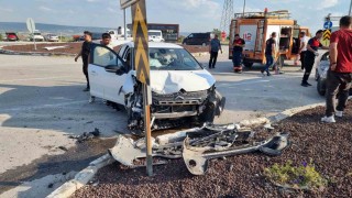 Domaniçte otomobiller çarpıştı: 2 yaralı