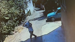 Dur ihtarına uymayan sürücü, kadınları araçta bırakıp kaçtı