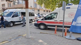 Edirnede minibüsle çarpışan motosikletli yaralandı: Kaza anı kamerada