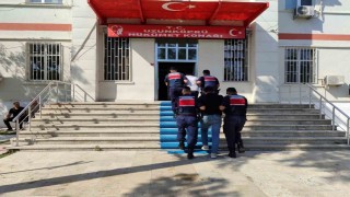 Edirnede yasak bölgede yakalanan 2 düzensiz göçmen tutuklandı