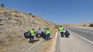 Elazığda 4 ton çöp toplandı