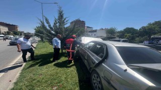 Elazığda beton mikseriyle otomobil çarpıştı: 3 yaralı